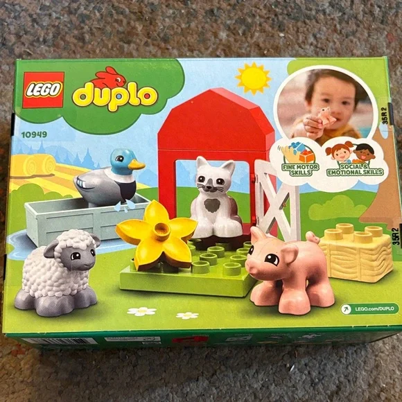 LEGO DUPLO Farm Animal Care Set - Red, Green, Yellow - Picture 2 of 9